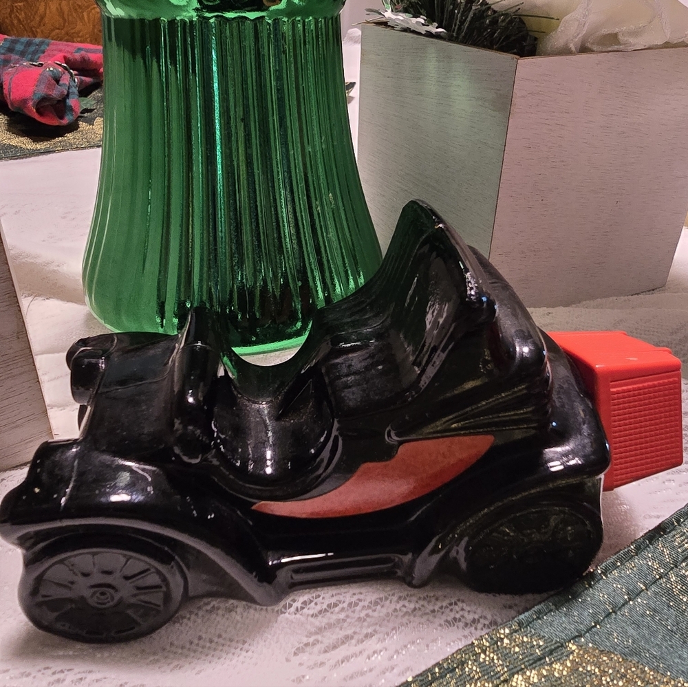 VINTAGE Avon Black and Red Car Glass Aftershave